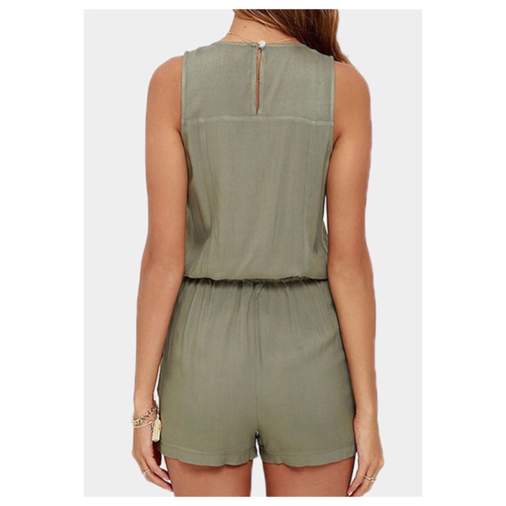Zip Front Design V-neck Playsuit - Picture 3 of 5